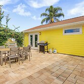 Canal-front Retreat 4 Mi to Jacksonville Beach!