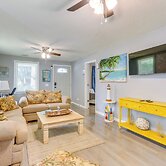 Beachy Home in Heart of Beaufort w/ Pool Access