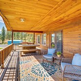 Mtn-view Getaway w/ Spacious Deck in Republic!
