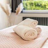 Spacious 1Br Flat In Wanstead: Garden & Comfort