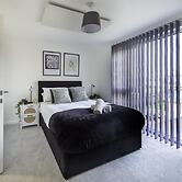 Stylish & Modern Flat 2 Min Walk To Ashford Outlet