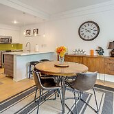 Modern Home Close to Dtwn Woodinville w/ Yard