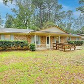 Family Getaway on 4 Acres in Mineola!