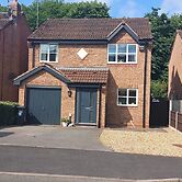 3 Bed House - Sleeps 5 - Pets - Parking