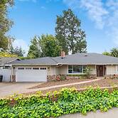 Cozy Modern House in Palo Alto