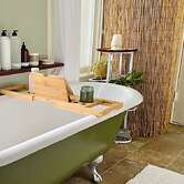 Downstairs Thevictorian Downtown and Dog-friendly