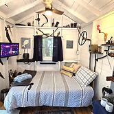 The Stabbin Cabin Grant Island w Boat Hottub Pet