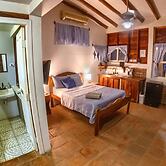 Romantic Beachfront Casita w Pool - AC - Sleeps 4