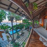 Balcony Bedroom Suite w Romantic Sunsets - AC - Pool