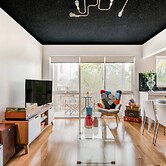 Renovated Retro Apartment Near Harbour Front Walks