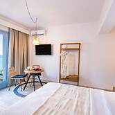 Yploui Suites 1 in Kira Panagia