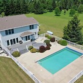 Freshly Updated Lake Michigan Home With Pool