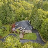 Cascadia Family Mansion Hot Tub Game Room Gym