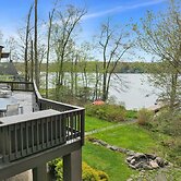 Lakefront Dock Hottub Pooltable Kayaks 75 TV