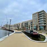 Central Wembley 2BR Modern Clean Connected