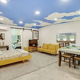 Aircraft Tours! Fly-in Hangar Apt in New Waverly