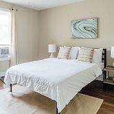 Homey 2BR - Central Charming