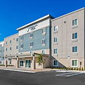 WoodSpring Suites Palm Springs – West Palm Beach