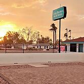 Casa Blanca Inn and Suites