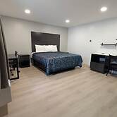 Casa Blanca Inn and Suites