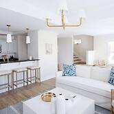 May River Breeze! 3-story Townhouse in Old Town's Promenade