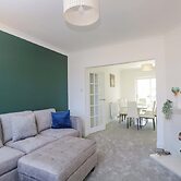 6 Newbridge Gardens