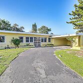 3 Mi to Hard Rock Stadium: Cozy Home w/ Patio