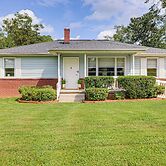 Families Welcome, Fenced Yard: Inviting Greer Home