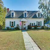 Walkable Location: Historic Home in Charles Town!