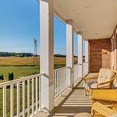 5,000 Sq Ft Antebellum Farmhouse 3 Mi to Antietam!