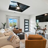 Brand New Cool Comfy Lawrence Retreat 3 Bedroom Duplex
