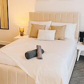 Flat - Sleeps 4 - Parking - Balcony - Pet Friendly