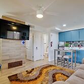 < 1 Mi to University Medical Center: El Paso Apt