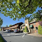LakeFront Lodge