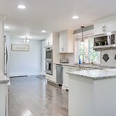 Golf, Hike & Explore: Family Home in Pembroke!