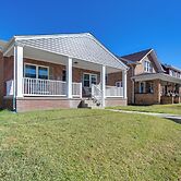 Walk to Ritter Park: Renovated Home Near Marshall!