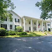 Historic General Lewis Inn