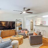 < 1 Mi to Ole Miss! Serene Home w/ Large Yard