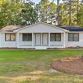Private Patio: Apt 6 Mi to Cheraw State Park!
