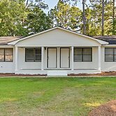 Private Patio: Apt 6 Mi to Cheraw State Park!