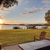 Game Room + Views: Family Retreat on Silver Lake