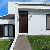 3 Bed House - Sleeps 4 - Wifi - Parking