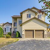 Spacious Yard & Deck: Home 8 Mi to Puget Sound!