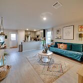 Easy Access to Dtwn San Antonio: Suburban Home