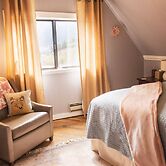 Kendal Room Cozy Mountain Lodge Retreat