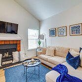 3 Mi to Downtown Dallas: Sleek Condo w/ Patio