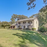 Game Room + Pond: Spacious Gainesville Getaway!