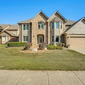 Private Yard w/ Patio: Family Getaway in Macomb