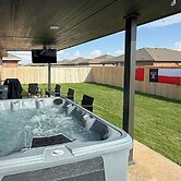 Hot Tub & Game Room: 'raider Resort' in Lubbock