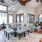 Grand Lodge - Five Bedroom #402 - Ski-in/ski-out 5 Condo